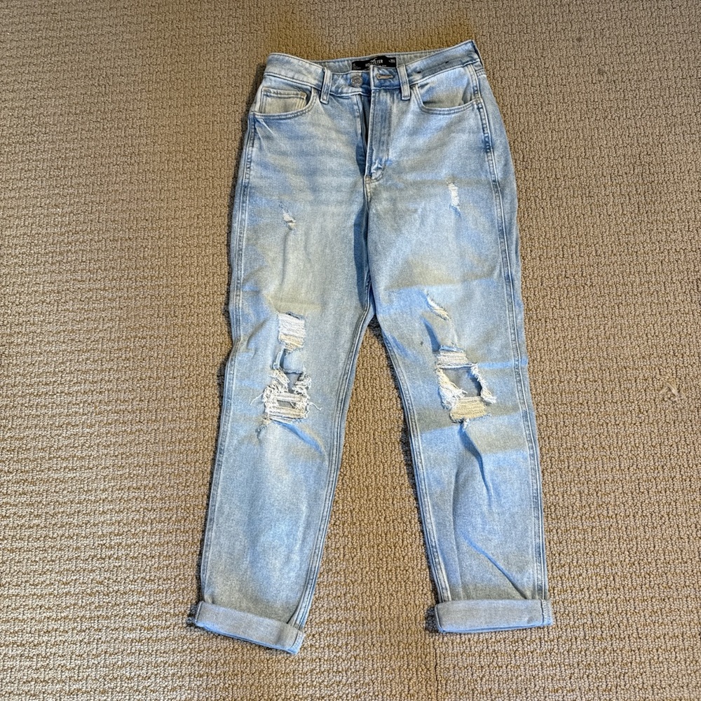 Hollister Ultra High Rise MOM JEANS